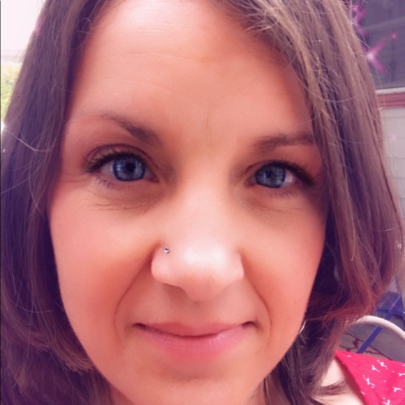 Meet your Posher, Christina - Picture 2 of 2